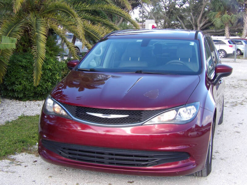 Used 2017 Chrysler Pacifica LX with VIN 2C4RC1CG8HR723206 for sale in Fort Myers, FL