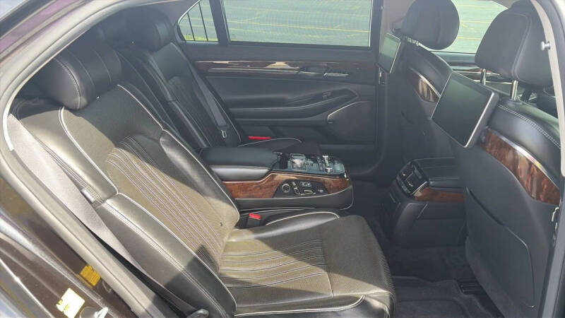 2018 Genesis G90