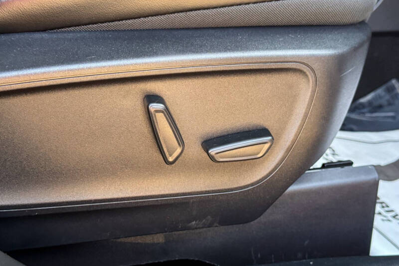 2025 Ford Escape Platinum - Photo 13