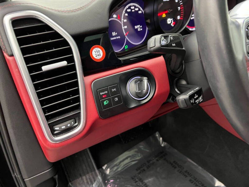 2023 Porsche Cayenne Coupe Platinum Edition