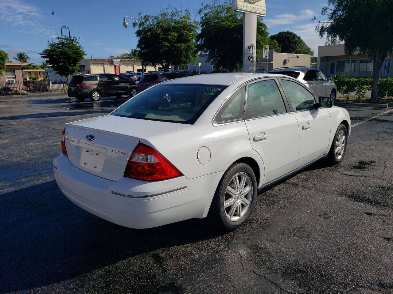 2005 FORD Five Hundred Sedan - $3,999