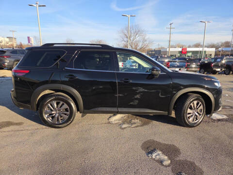 2022 Nissan Pathfinder SV