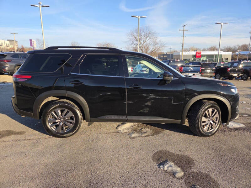 2022 Nissan Pathfinder SV