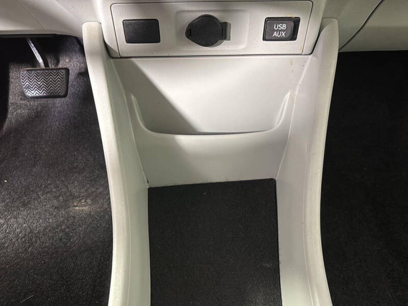 2014 Toyota Prius v Three