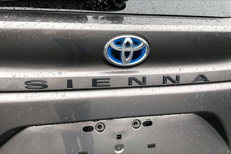 2024 Toyota Sienna LE 8-Passenger