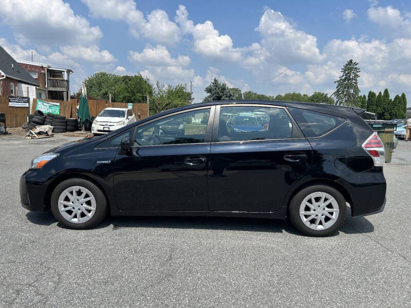 2015 Toyota Prius v Three