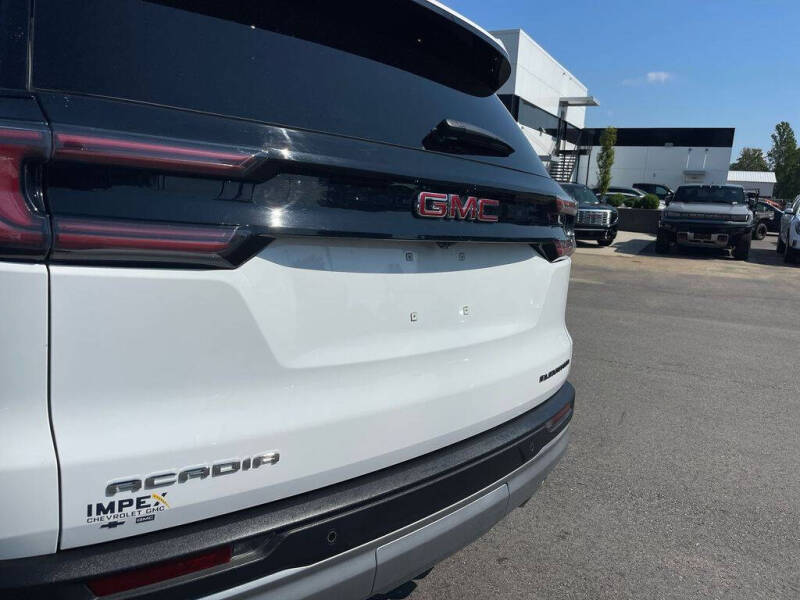 2025 GMC Acadia Elevation