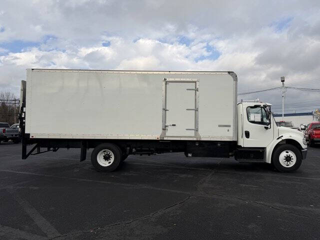 2019 Freightliner M2 106