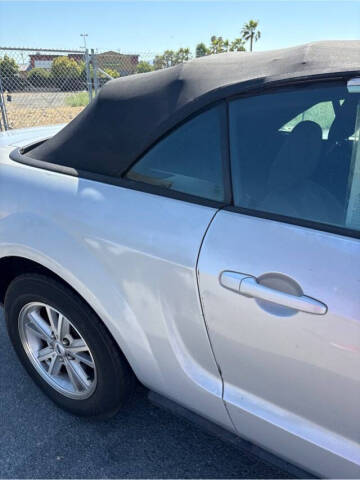 2006 Ford Mustang V6 Standard