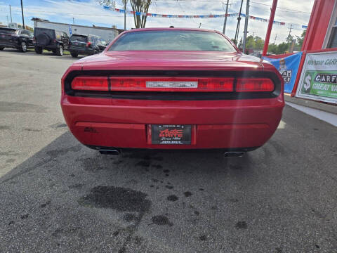 2013 Dodge Challenger SXT Plus