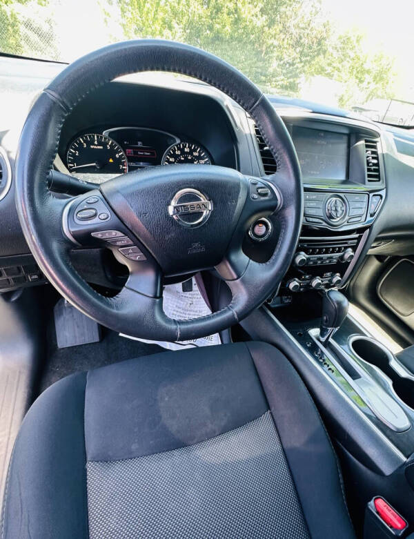 2018 Nissan Pathfinder SV