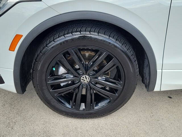 2022 Volkswagen Tiguan SE R-Line Black