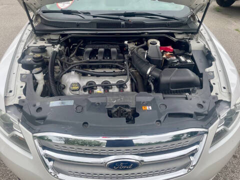2011 Ford Taurus SEL