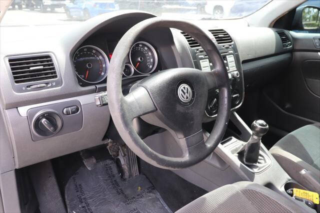 2009 Volkswagen Jetta  - $4,497