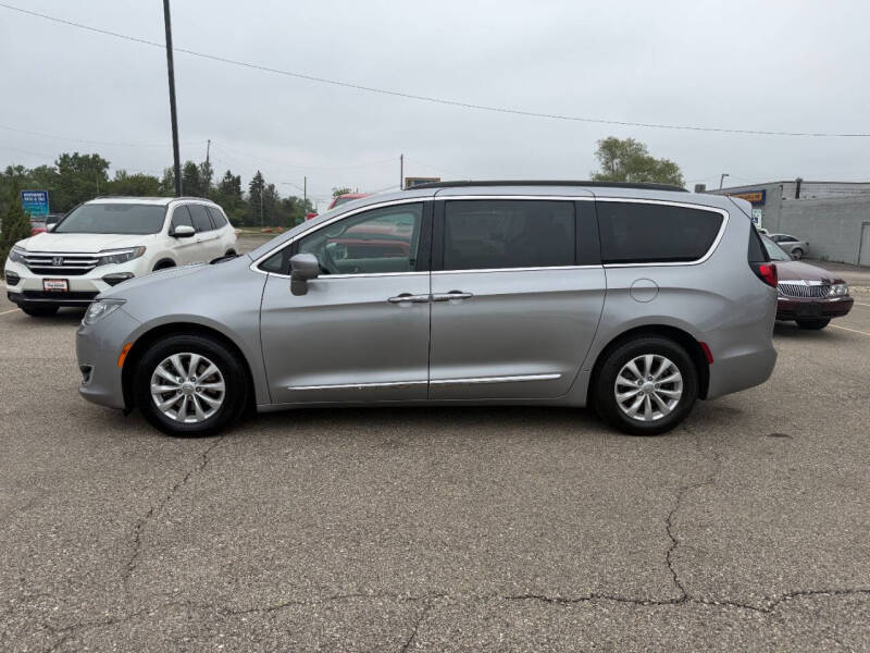2017 Chrysler Pacifica Touring-L