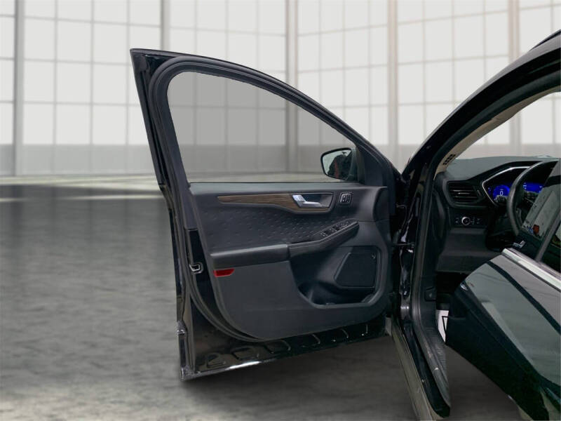 2020 Ford Escape Hybrid Titanium