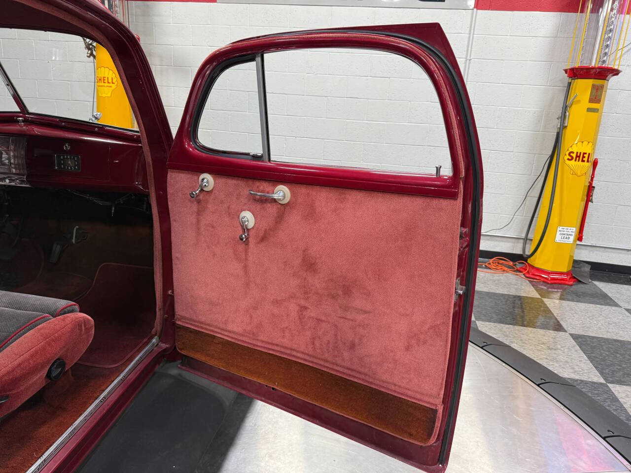 1939 Chevrolet Coupe 68