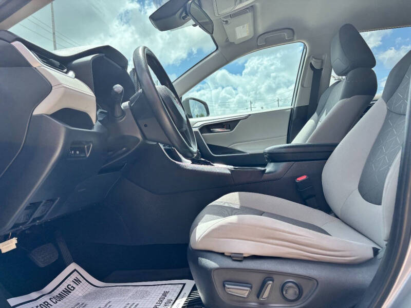 2020 Toyota RAV4 XLE