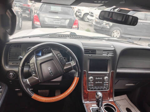 2017 Lincoln Navigator Select