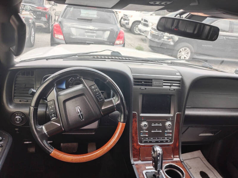 2017 Lincoln Navigator Select