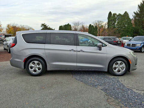 2017 Chrysler Pacifica Hybrid Touring Plus