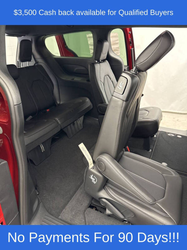 2026 Chrysler Pacifica Select