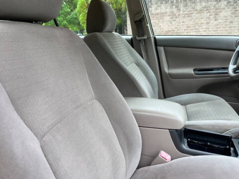 2005 Toyota Camry LE