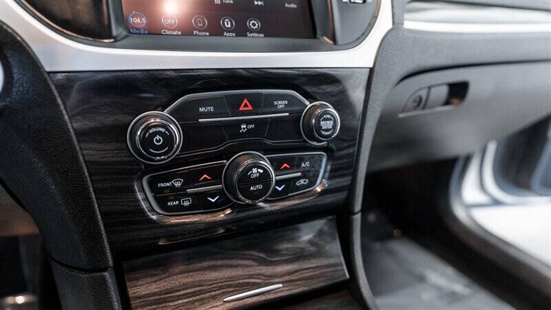 2022 Chrysler 300 Touring