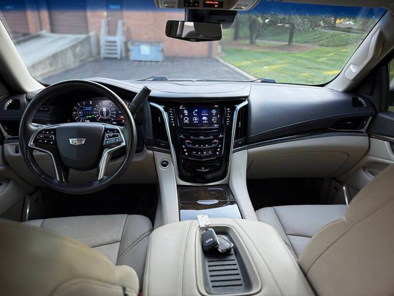 2018 Cadillac Escalade Luxury