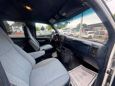 2000 Chevrolet Express G3500 LS