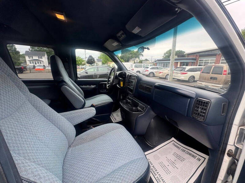 2000 Chevrolet Express G3500 LS