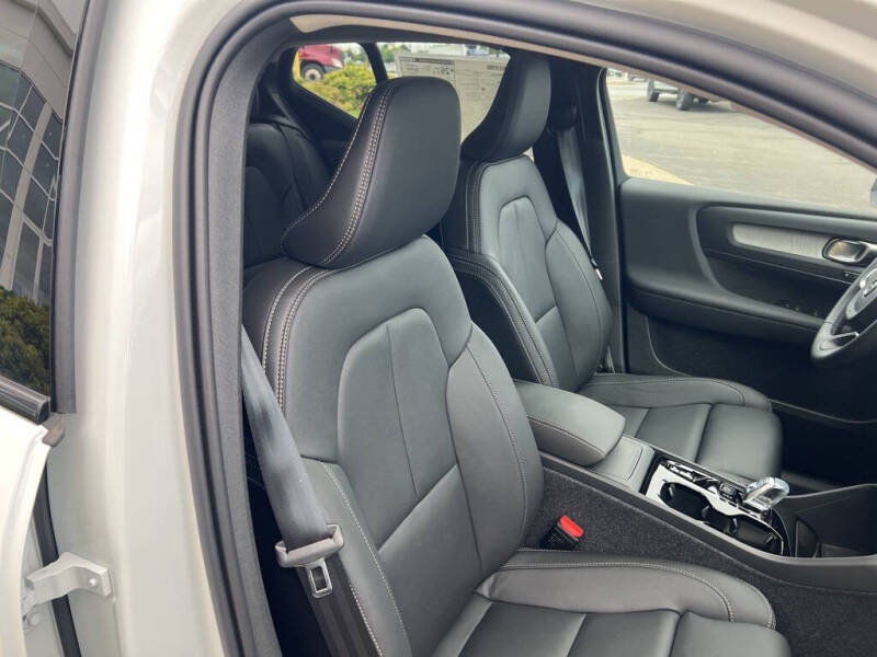 2026 Volvo XC40 B5 Plus