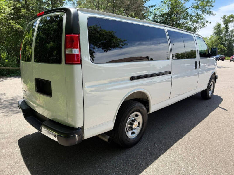 2025 Chevrolet Express LT 3500