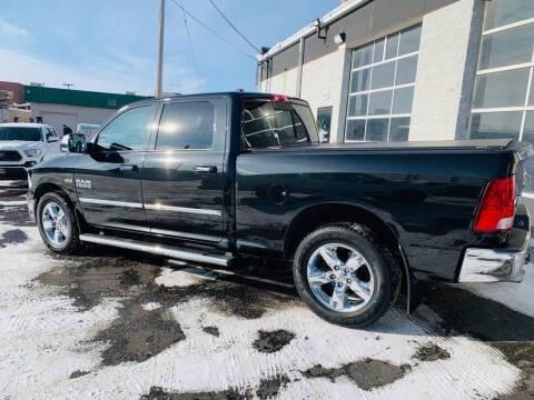2017 RAM 1500 SLT