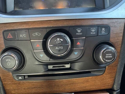 2012 Chrysler 300 C Luxury Series