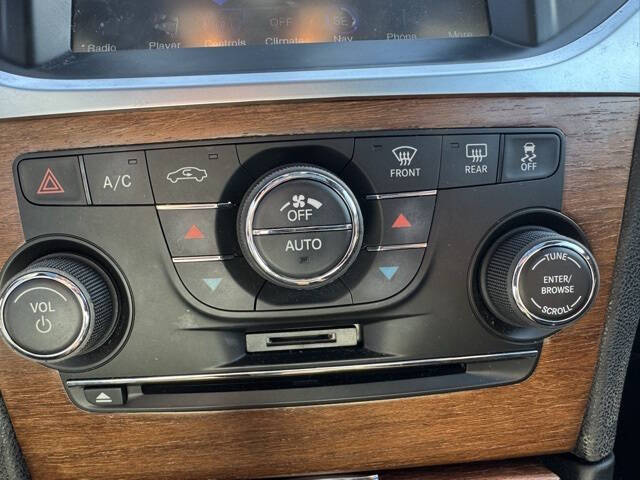 2012 Chrysler 300 C Luxury Series