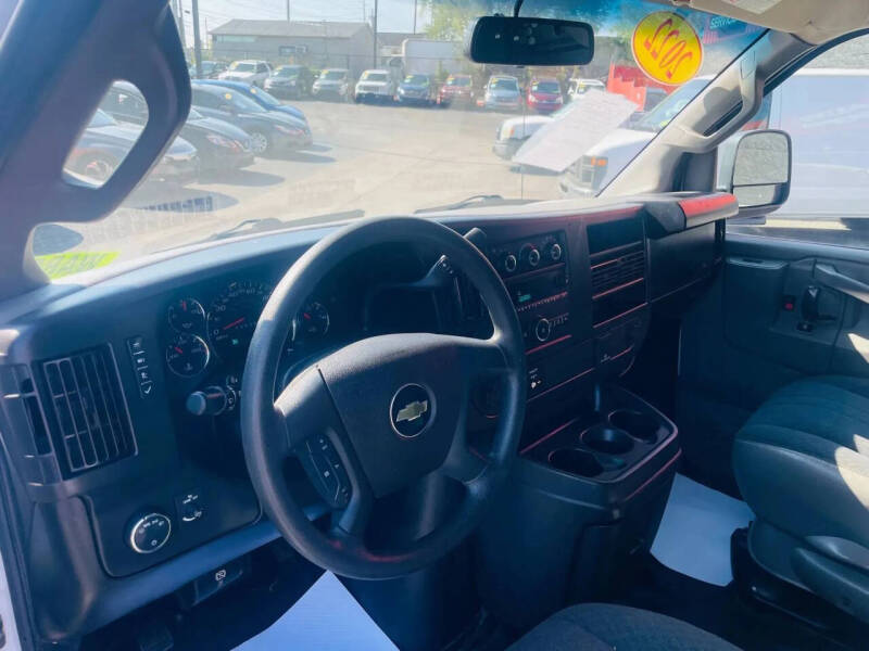 2022 Chevrolet Express 2500