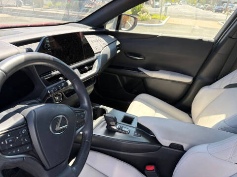 2025 Lexus UX 300h