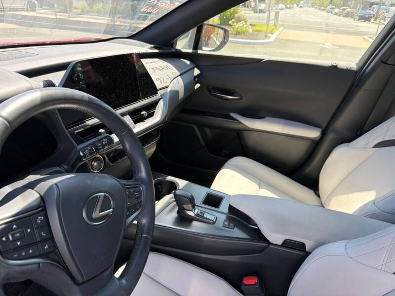 2025 Lexus UX 300h