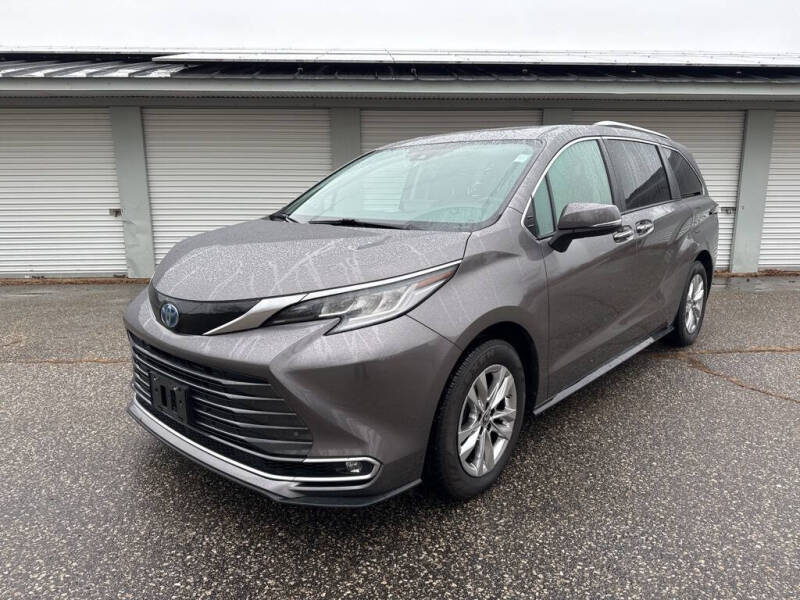 2022 Toyota Sienna for sale at 1 North Preowned in Danvers MA