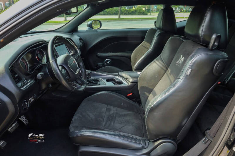 2017 Dodge Challenger 392 HEMI Scat Pack Shaker