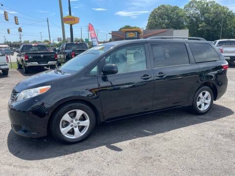 2017 Toyota Sienna for sale at Modern Automotive in Boiling Springs SC