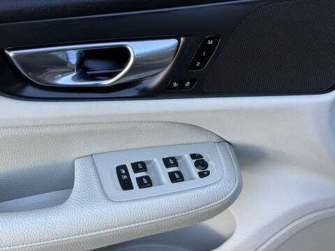 2022 Volvo S60 B5 Momentum