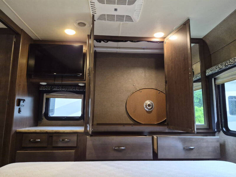2019 Thor Motor Coach Ace 33.1