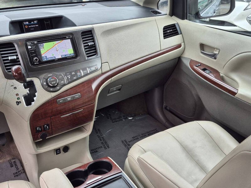 2014 Toyota Sienna XLE 8-Passenger