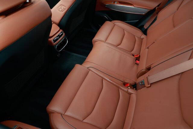 2022 Genesis GV70 2.5T Standard