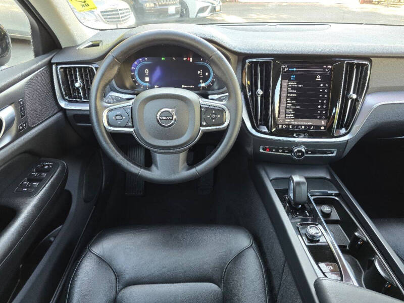 2024 Volvo S60 B5 Core Dark Theme