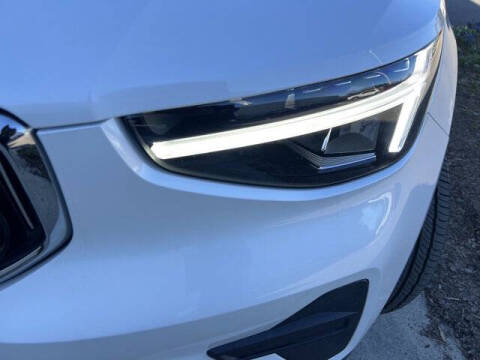 2025 Volvo XC40 B5 Core Bright Theme