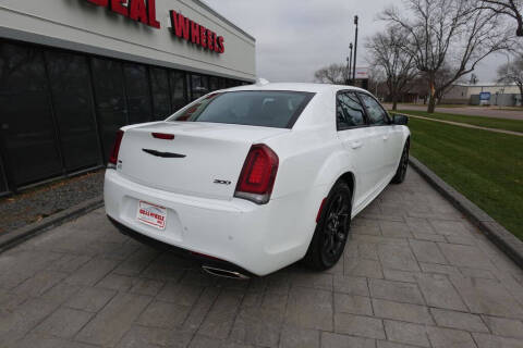 2023 Chrysler 300 Touring L