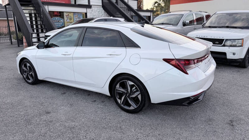 2022 Hyundai Elantra SEL